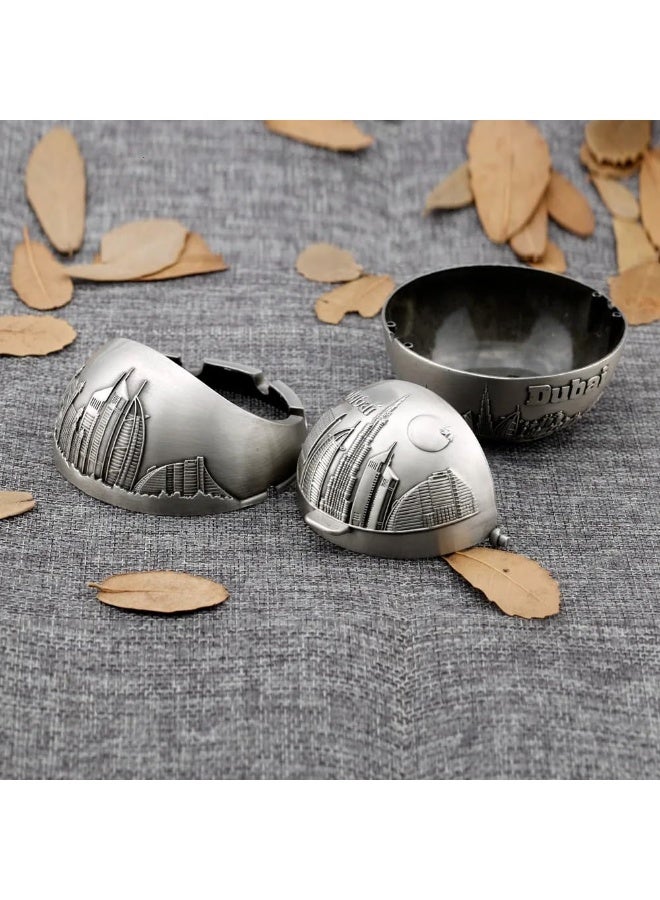 منفضة سجائر كلاسيكية مزخرفة, حامل سجائر بتصميم دبي والقلعة مع غطاء دوار | تحفة فنية من السبائك عالية الجودة لديكور المنزل والمكاتب والفنادق (فضي) - Image 3